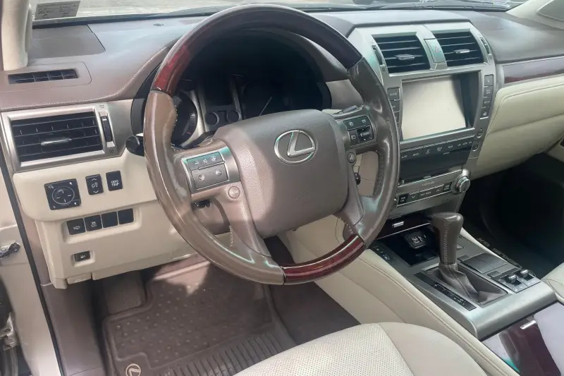 2016 Lexus GX 460 photo 3