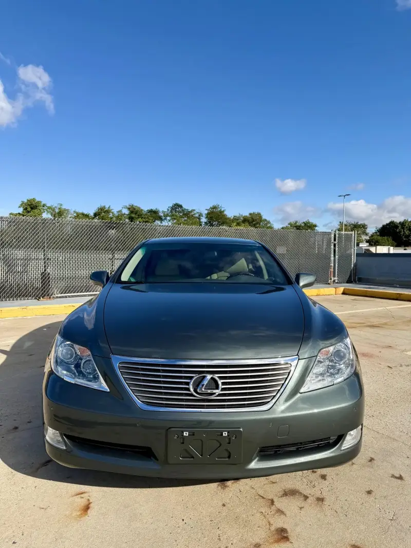 2007 Lexus LS460 photo 1