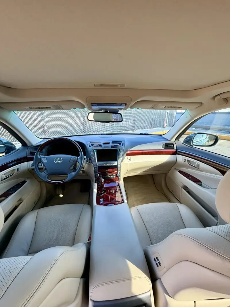 2007 Lexus LS460 photo 8