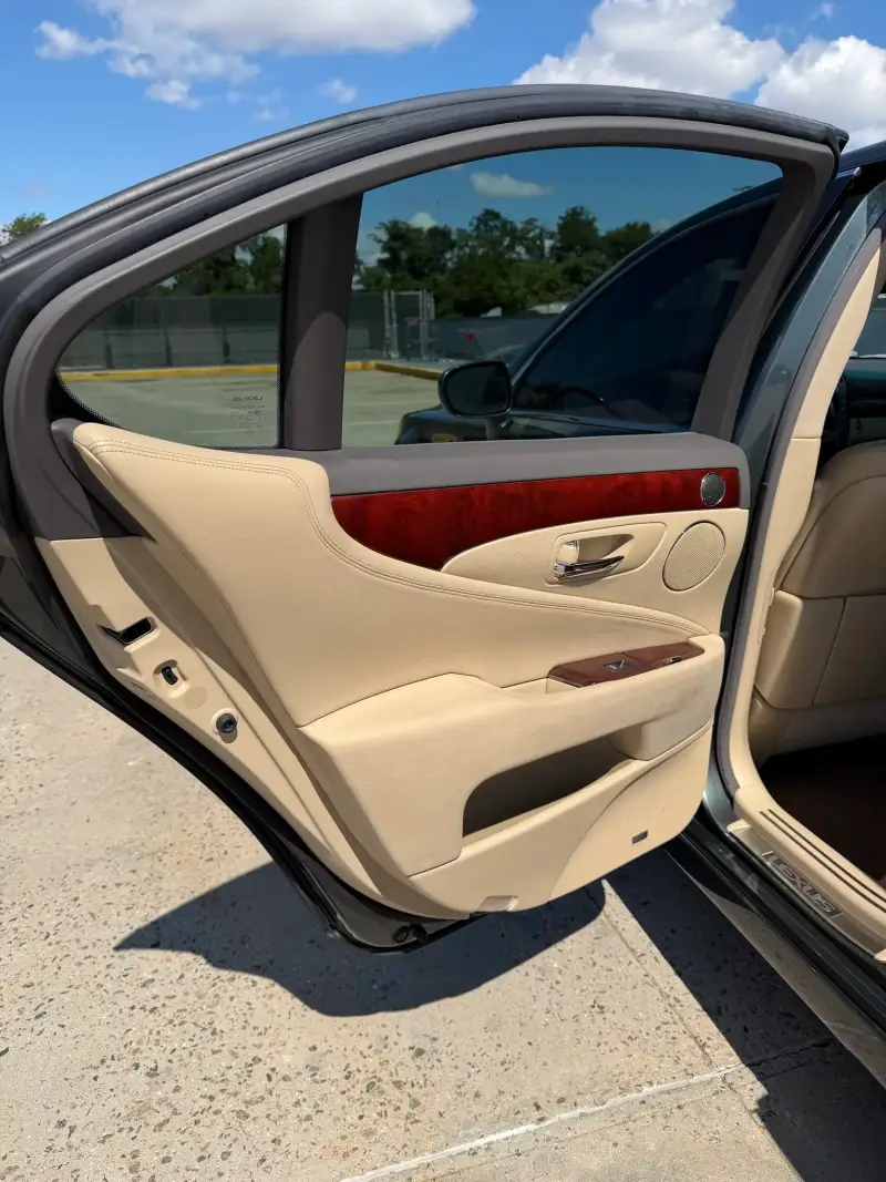 2007 Lexus LS460 photo 80