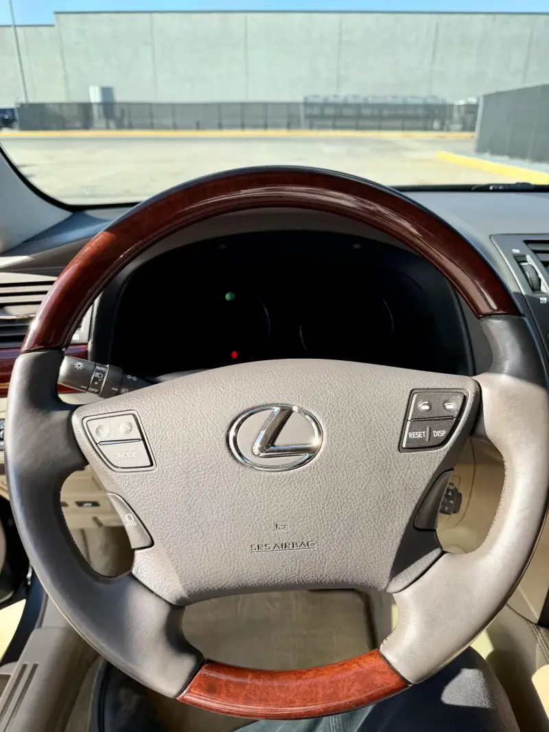 2007 Lexus LS460 photo 11