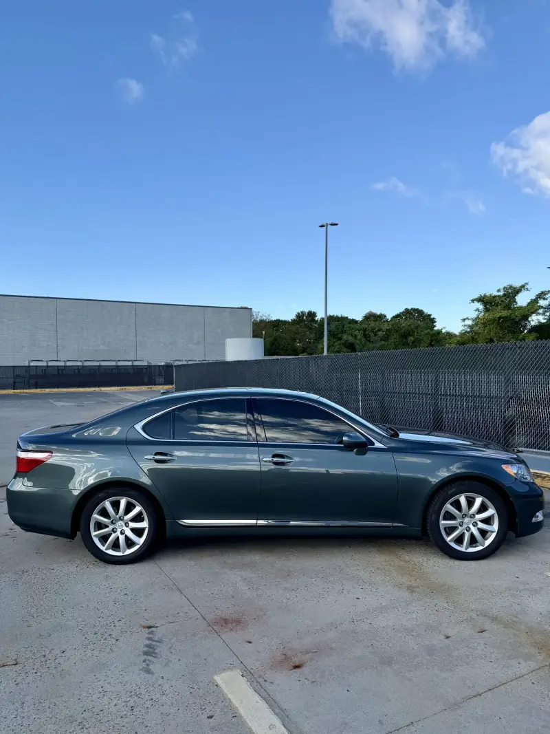 2007 Lexus LS460 photo 39