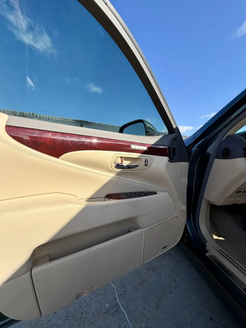 2007 Lexus LS460 photo 3