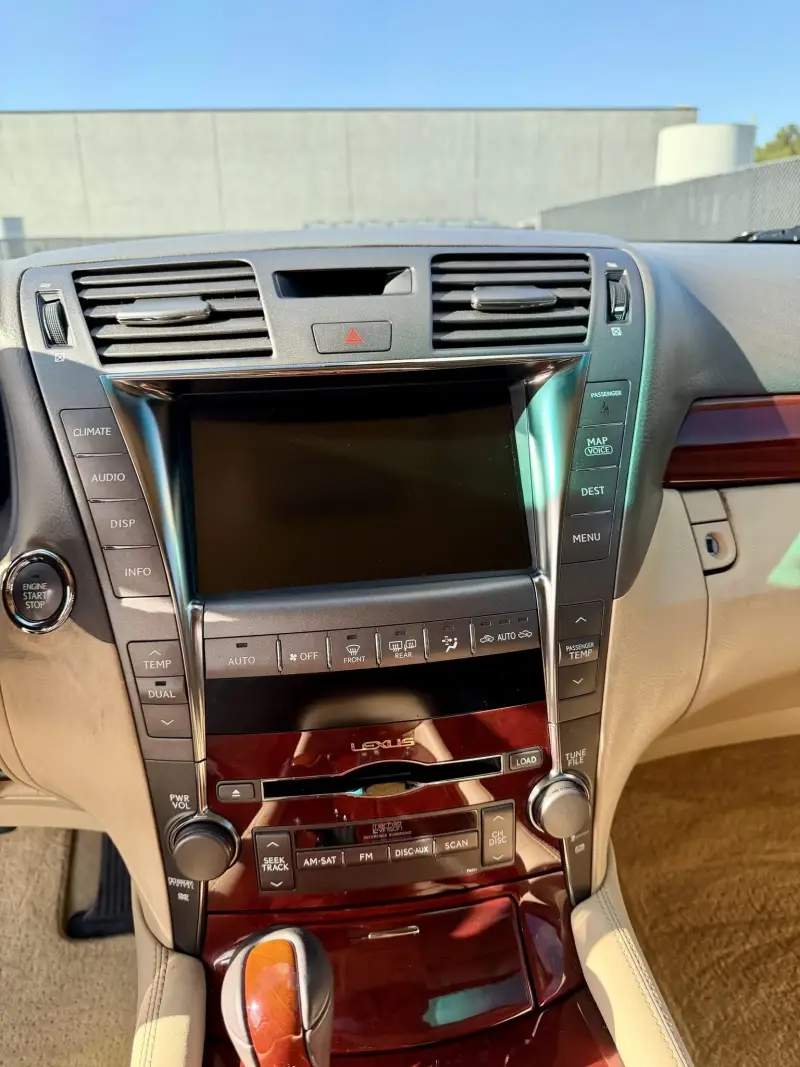 2007 Lexus LS460 photo 13