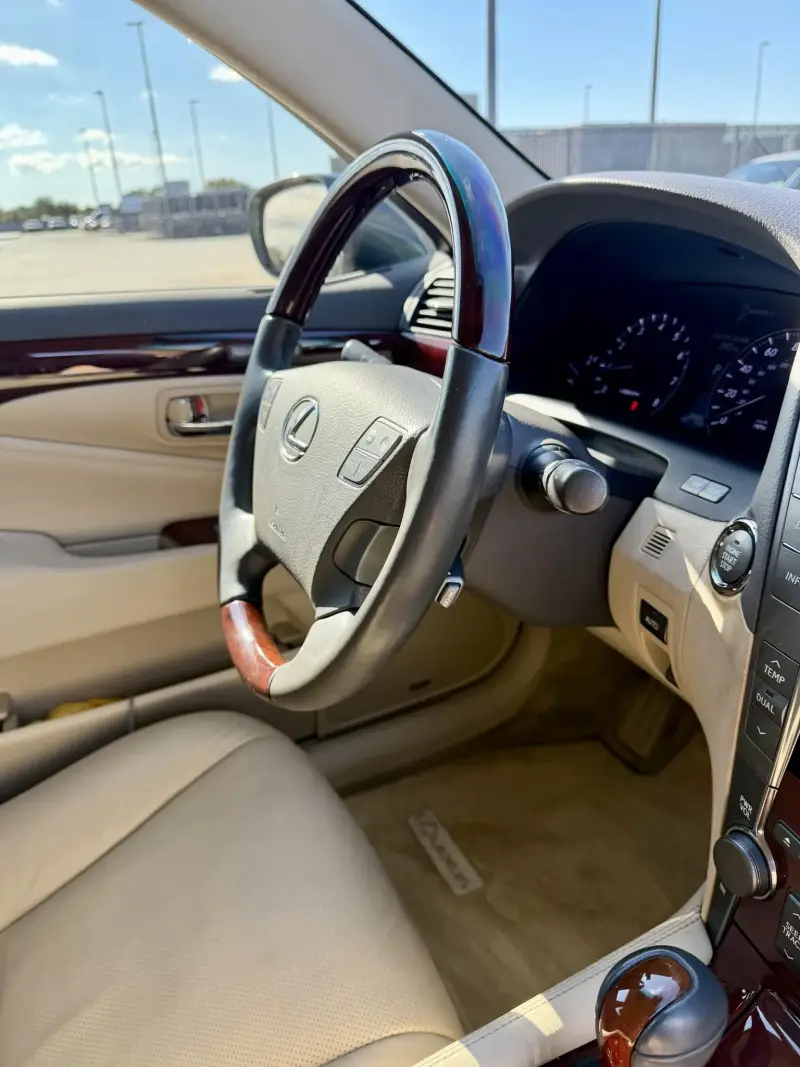 2007 Lexus LS460 photo 32